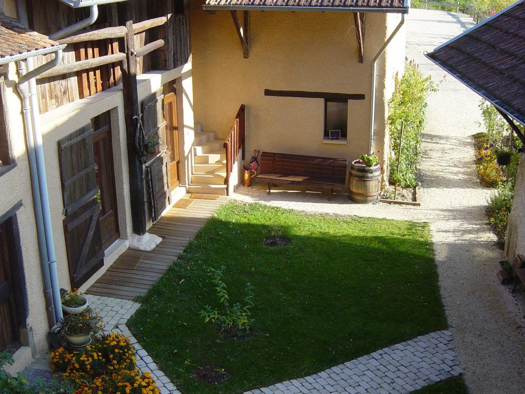 La Parenthese Bed and Breakfast Saint-Genix-sur-Guiers Rum bild