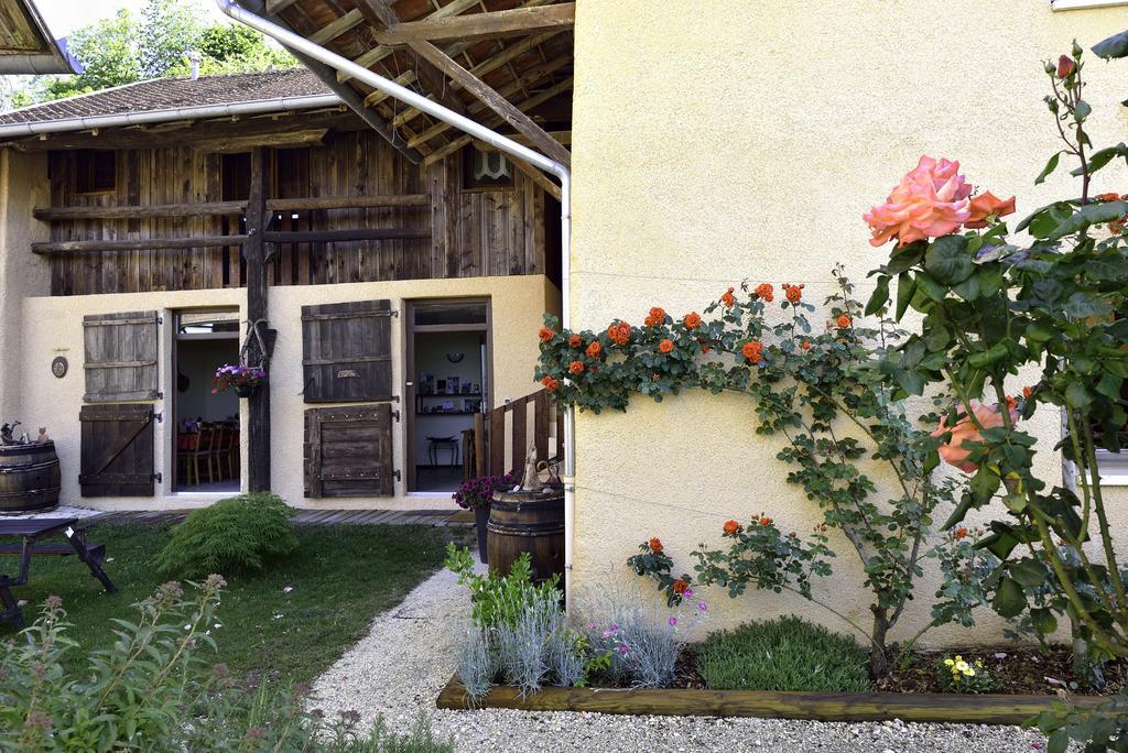 La Parenthese Bed and Breakfast Saint-Genix-sur-Guiers Exteriör bild