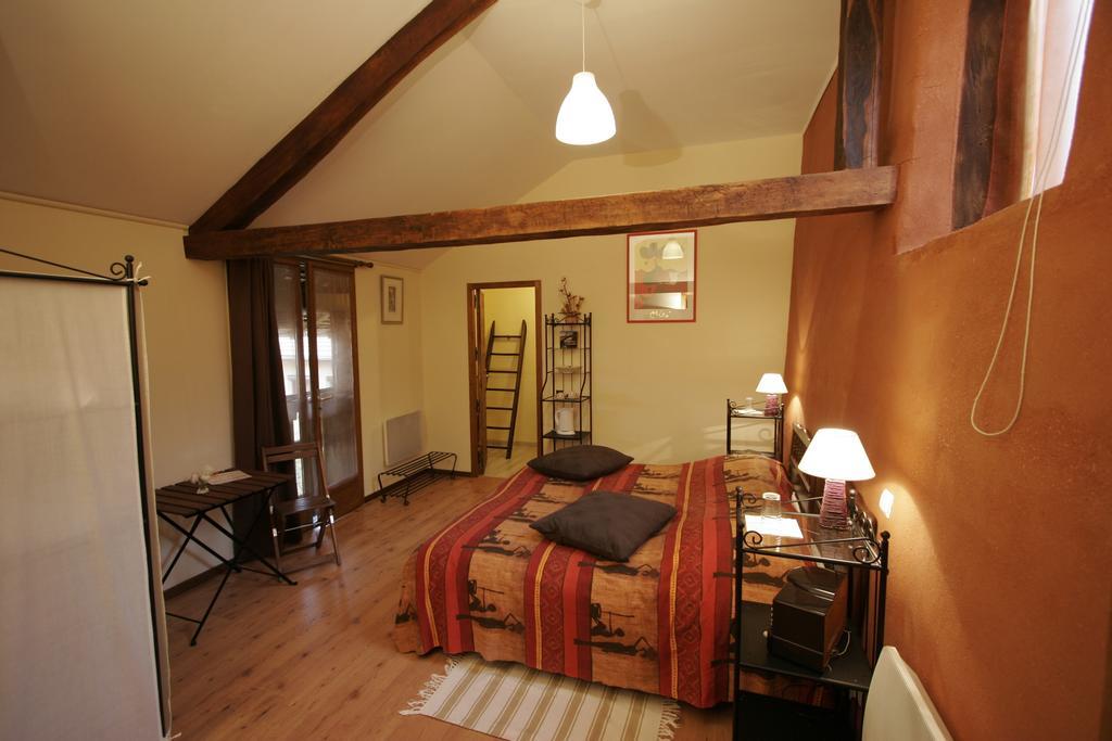 La Parenthese Bed and Breakfast Saint-Genix-sur-Guiers Rum bild