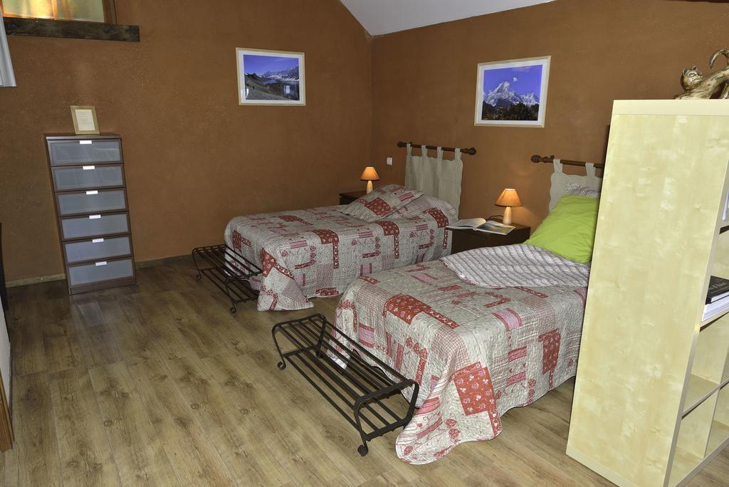 La Parenthese Bed and Breakfast Saint-Genix-sur-Guiers Exteriör bild
