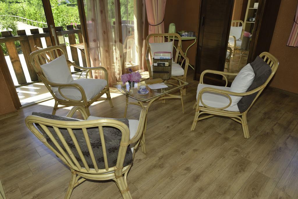 La Parenthese Bed and Breakfast Saint-Genix-sur-Guiers Exteriör bild