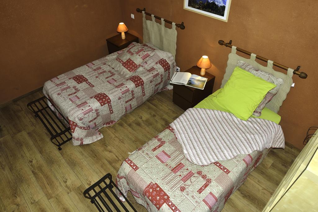 La Parenthese Bed and Breakfast Saint-Genix-sur-Guiers Exteriör bild