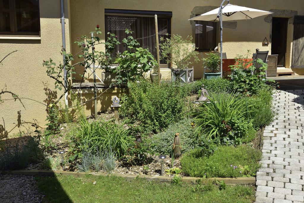 La Parenthese Bed and Breakfast Saint-Genix-sur-Guiers Exteriör bild