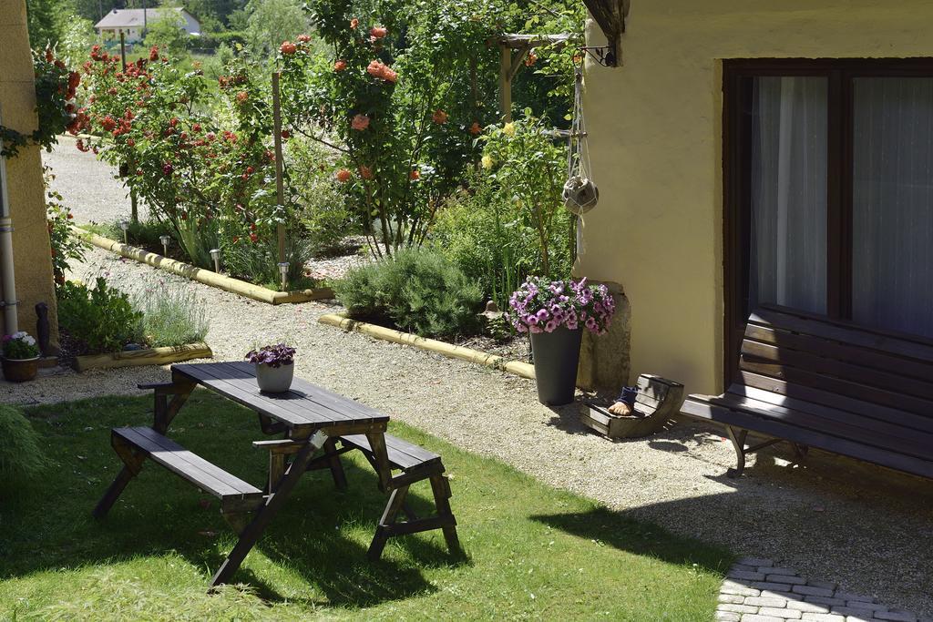 La Parenthese Bed and Breakfast Saint-Genix-sur-Guiers Exteriör bild