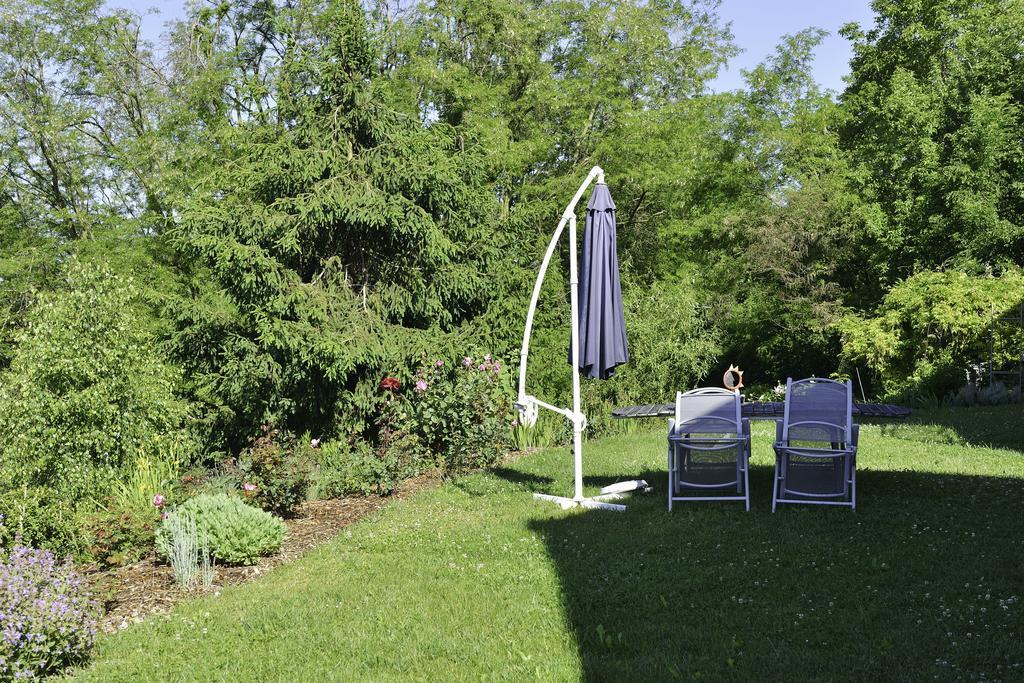 La Parenthese Bed and Breakfast Saint-Genix-sur-Guiers Exteriör bild